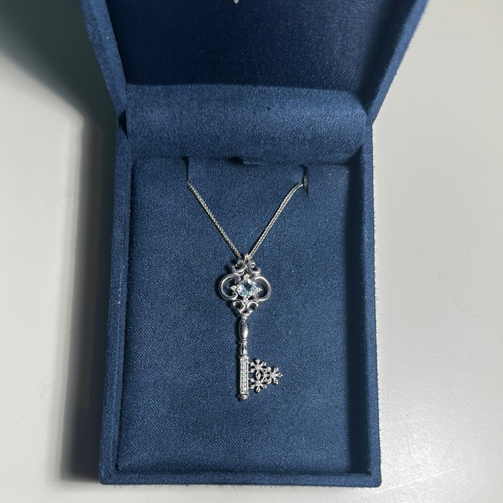 Disney Enchanted Fine Jewelry Sterling Silver Key Snowflake Pendant Necklace